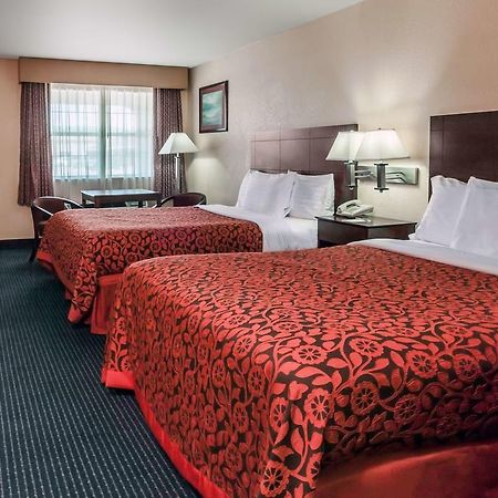 Days Inn Gun Barrel City Bagian luar foto