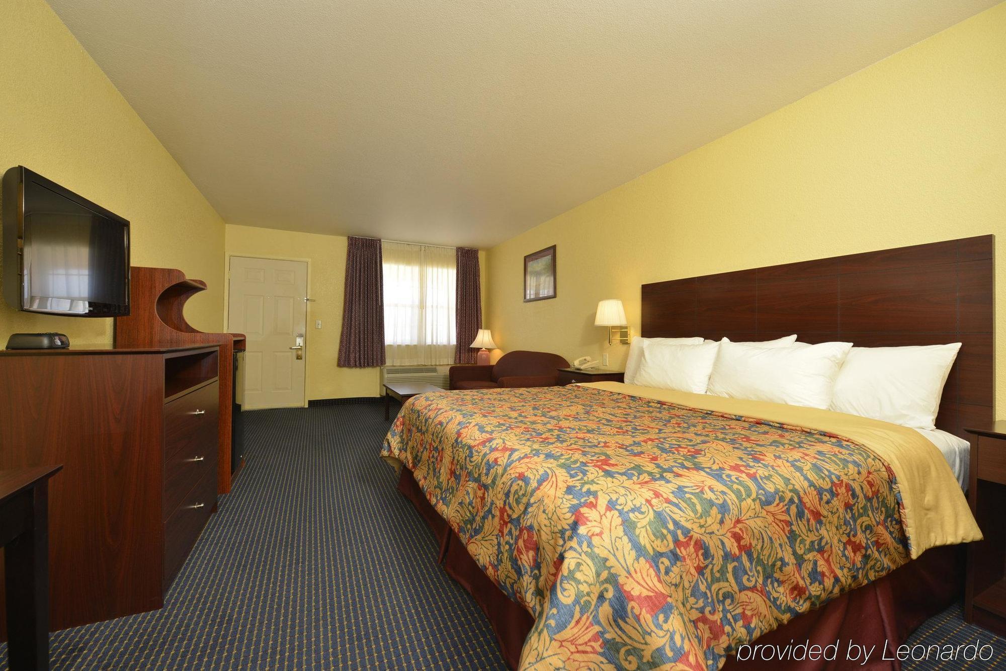 Days Inn Gun Barrel City Bagian luar foto