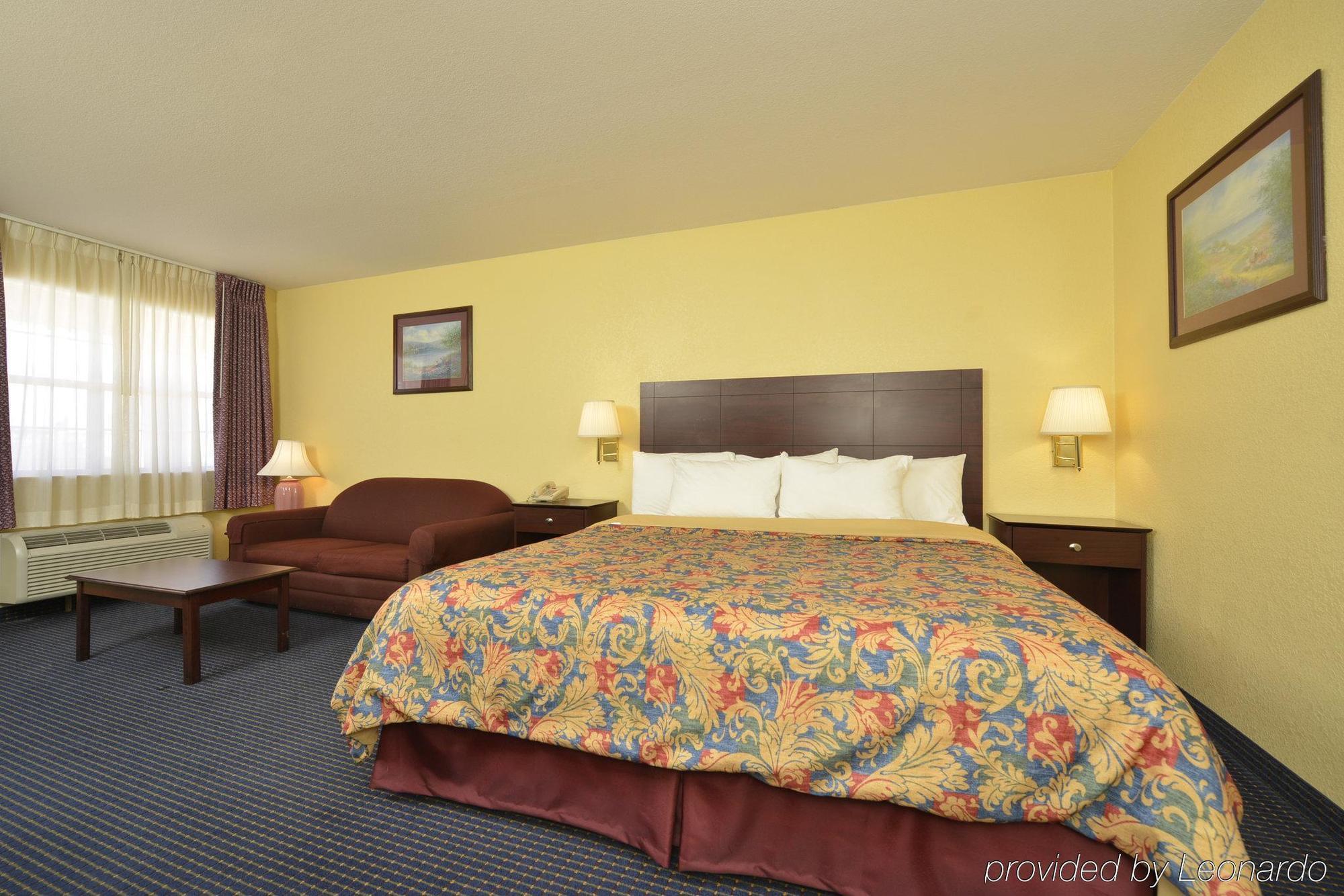 Days Inn Gun Barrel City Bagian luar foto