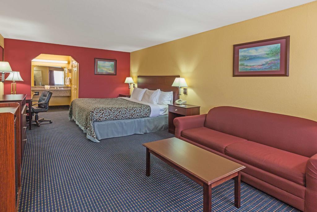 Days Inn Gun Barrel City Bagian luar foto